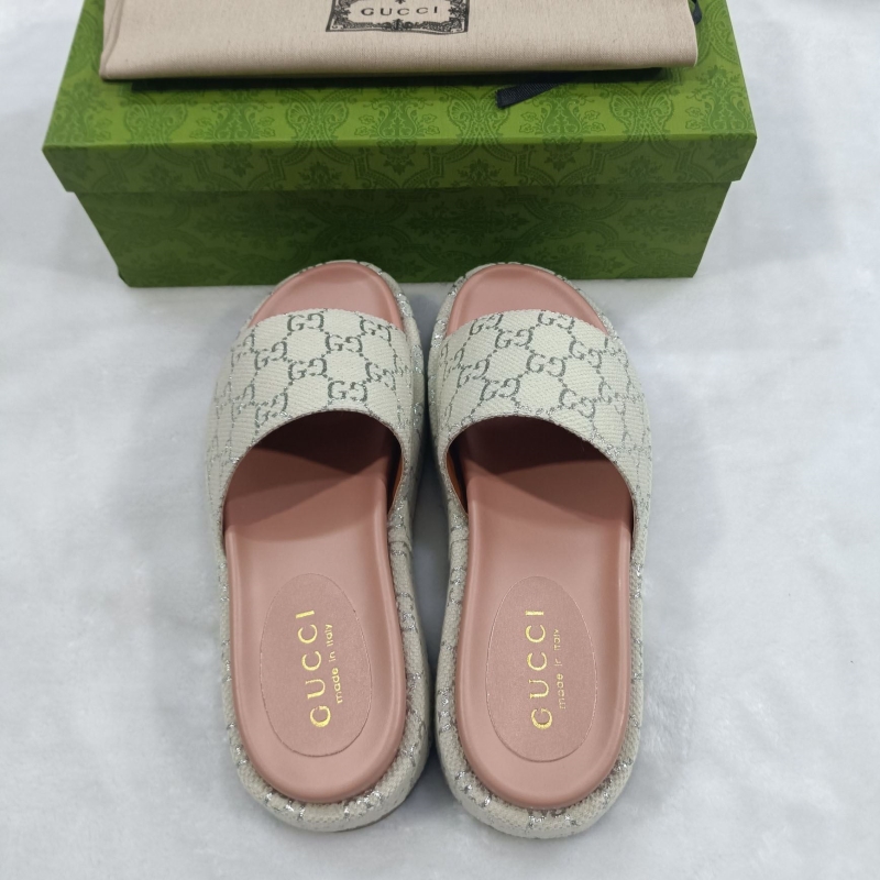 G*u*i slippers